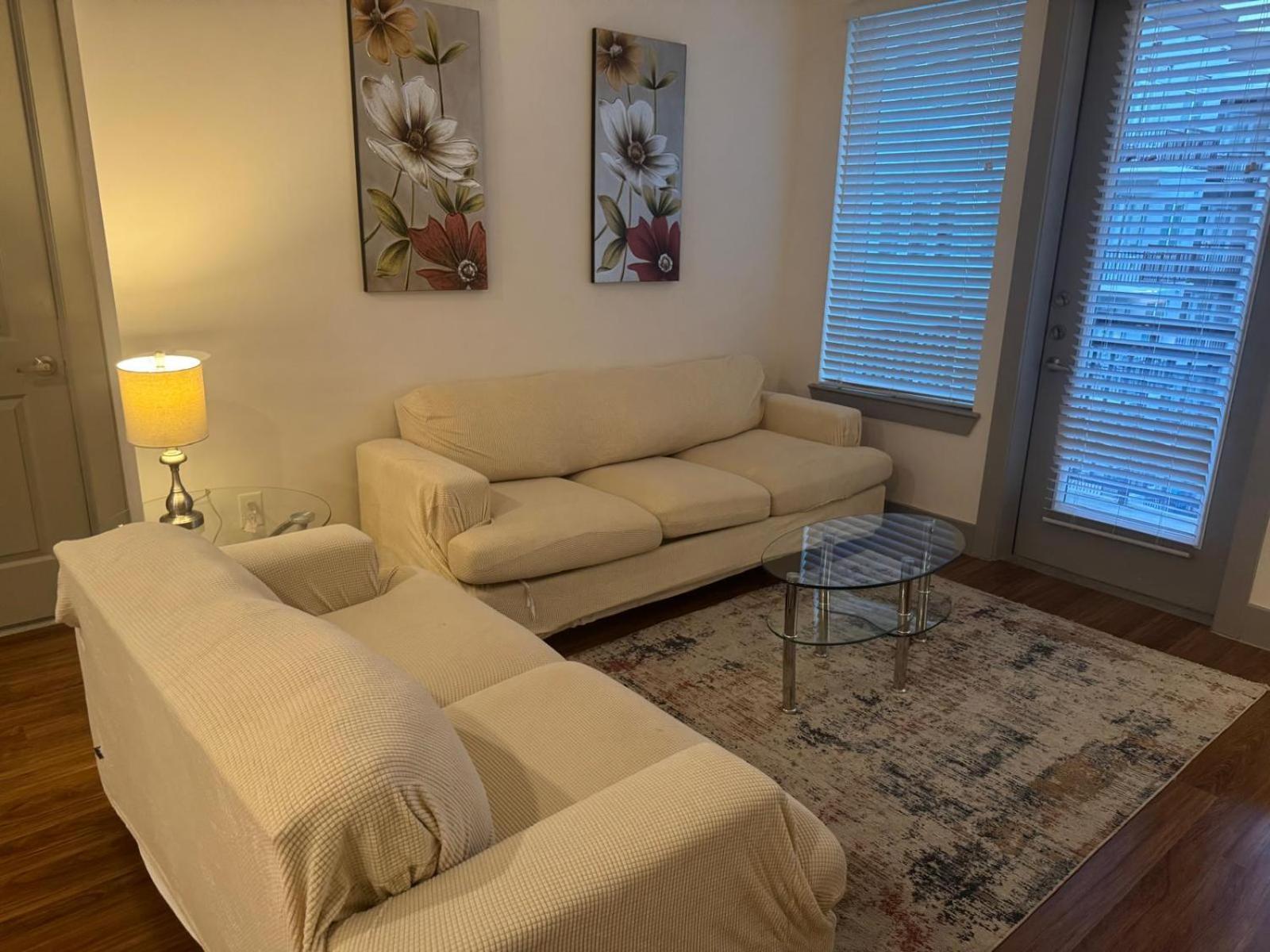 Resort-Style Apartments Near The Galleria Houston Bilik gambar